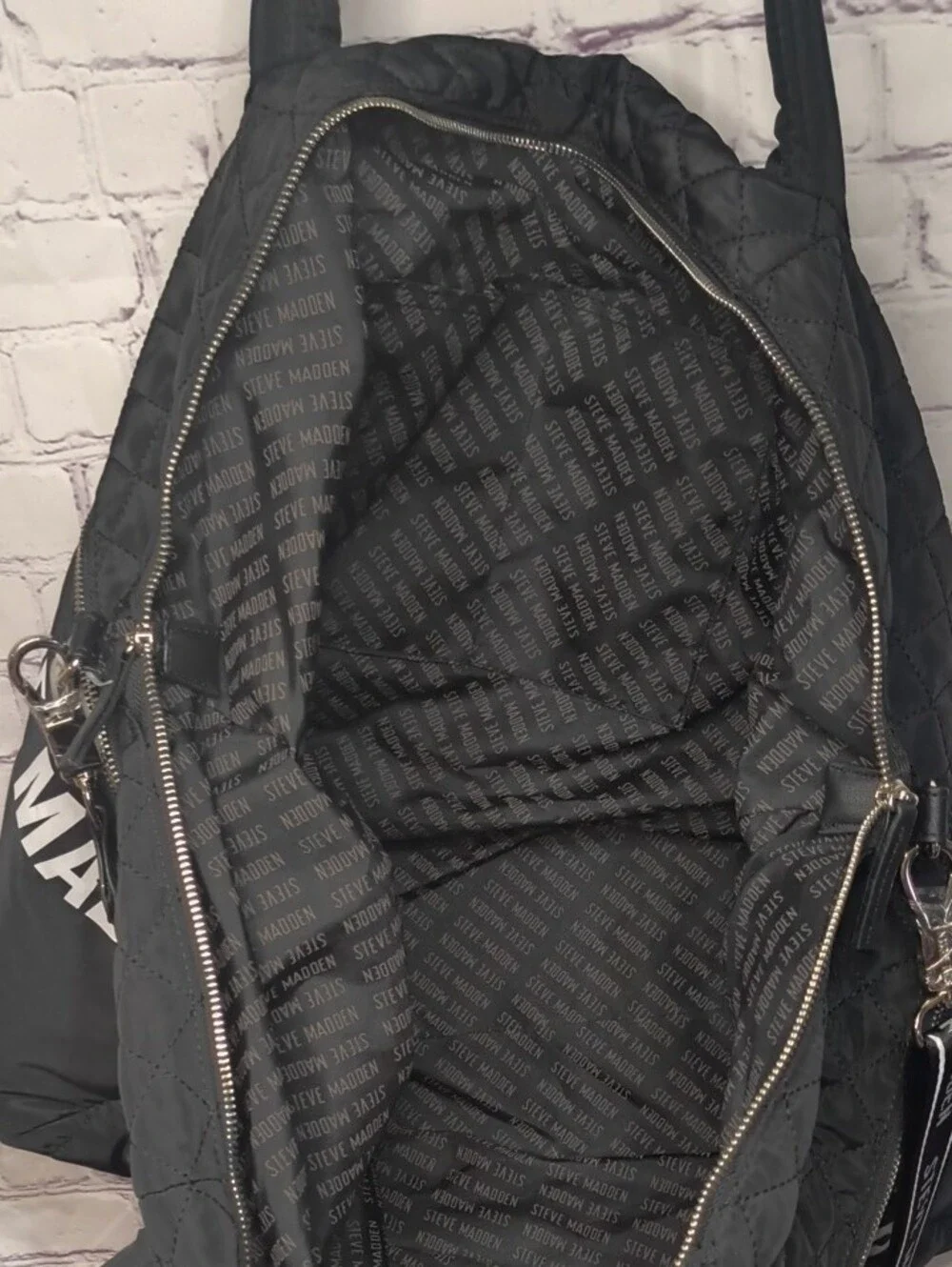 Og $118 NWT Steve Madden Black Duffel Bag with White Logo With 5 Pockets AN